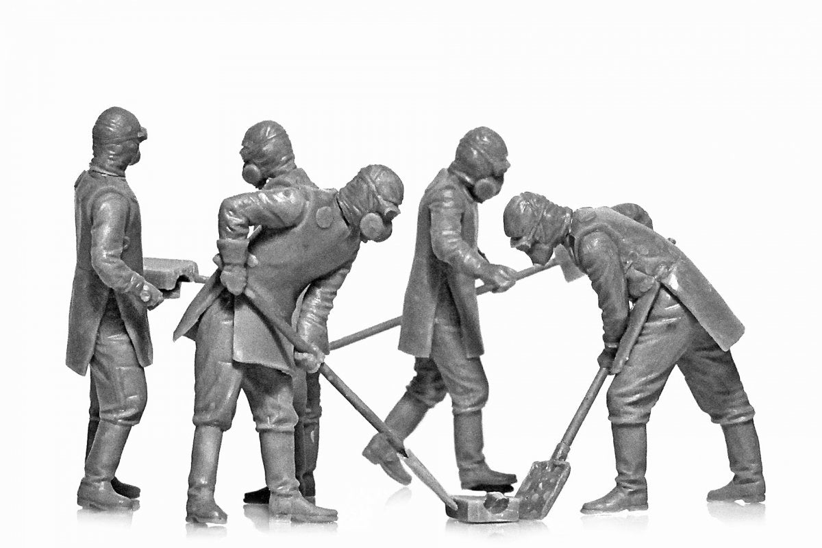 ICM 35903 Chernobyl 3. Rubble cleaners (5 figures) 1/35 – imagen 2