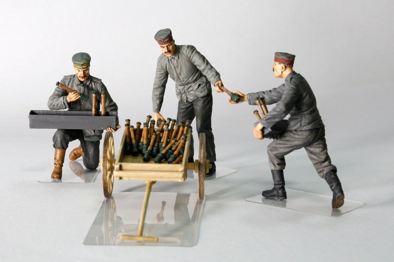 Copper State Models F32-006 Équipe de ravitaillement du personnel d&amp;#39;aérodrome allemand avec chariot 1/32 – image 4