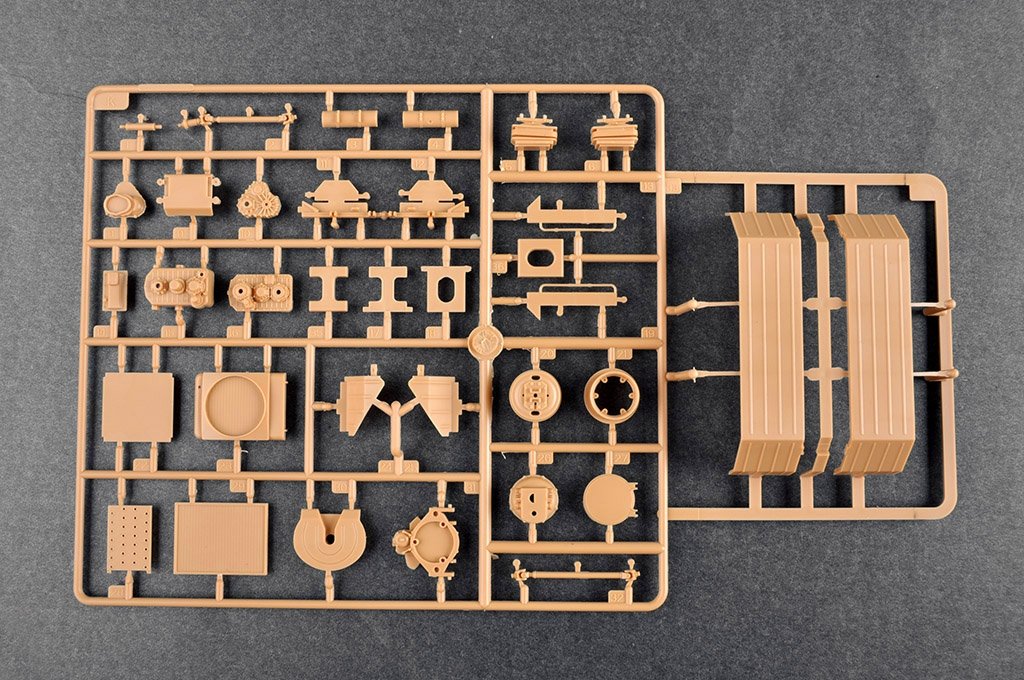 Trumpeter 01086 BAZ-6403 with ChMZAP-9990-071 trailer 1/35 – imagen 10