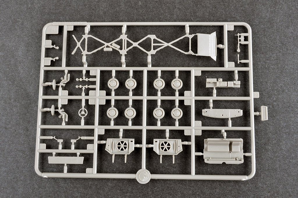 Trumpeter 07180 Russian 9P140 TEL of 9K57 Uragan Multiple Launch Rocket System 1/72 – image 9