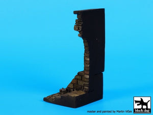 Black Dog D35072 Ruined entrance with stairs base 1/35 – immagine 2