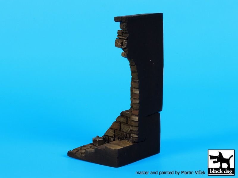Black Dog D35072 Ruined entrance with stairs base 1/35 – immagine 2