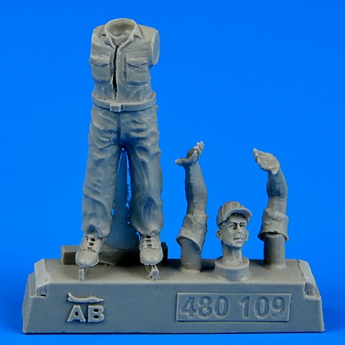 Aerobonus 480110 US Army aircraft mechanic WWII - Pacific theater 1/48