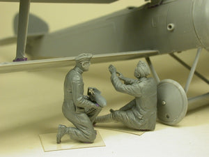 Copper State Models F32-028 RFC Air Mechanics installing the bombs 1/32 – imagen 3