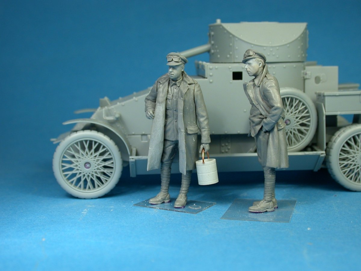 Copper State Models F35-007 Membre d&amp;#39;équipage de la division de véhicules blindés de la RNAS britannique avec un seau 1/35 – image 2