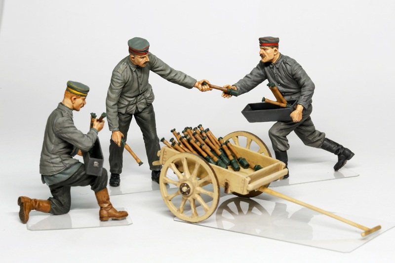 Copper State Models F32-006 Équipe de ravitaillement du personnel d&amp;#39;aérodrome allemand avec chariot 1/32 – image 3