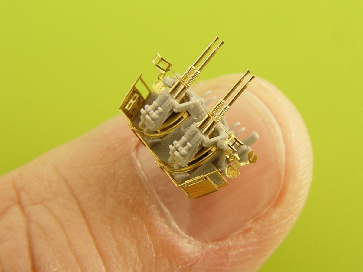 Master SM-350-093 USN 40 mm/56 Bofors quadruple mount ver.1 / with Mk-51 director - (resin, PE and turned parts) - (6pcs) 1/350 – immagine 2