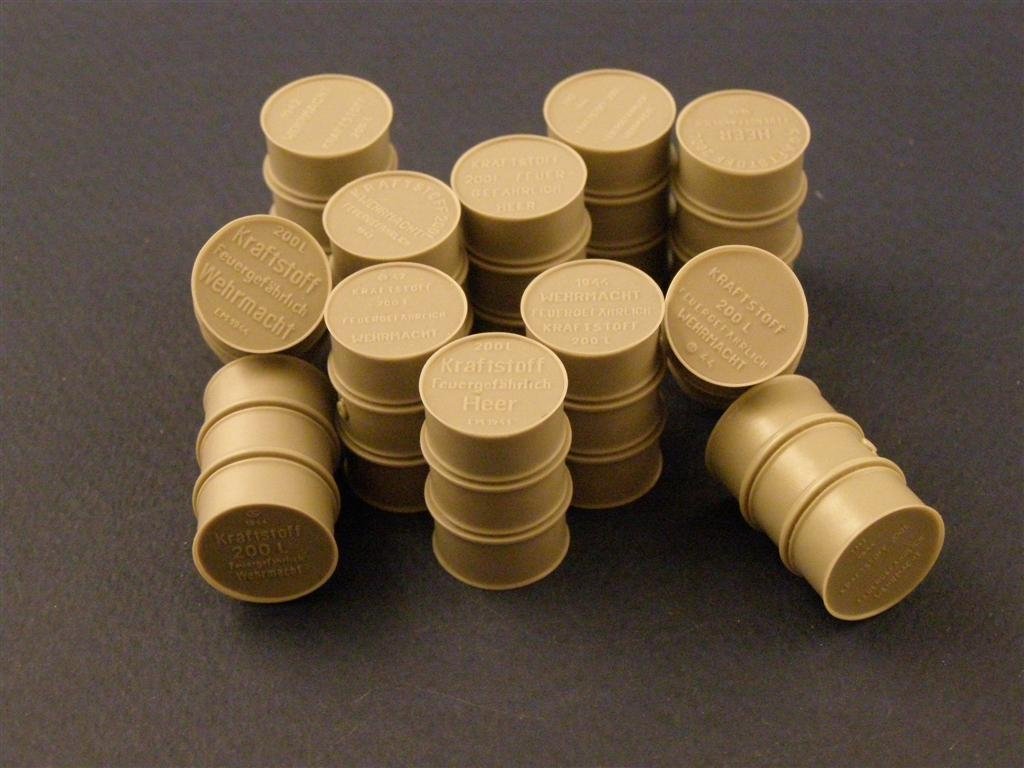 Panzer Art RE35-039 WWII German fuel drums (200L) 1/35