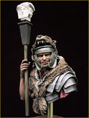 Young Miniatures YH1834 ROMAN SIGNIFER 1st Century A.D(II) 1/10 – immagine 3