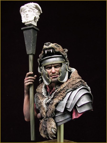 Young Miniatures YH1834 ROMAN SIGNIFER 1st Century A.D(II) 1/10 – immagine 3