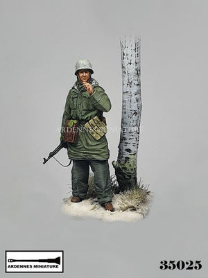 Ardennes Miniature 35025 GERMAN SOLDIER 1944-1945 1/35 – imagen 2