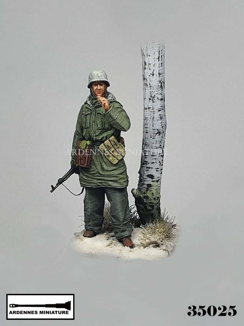 Ardennes Miniature 35025 GERMAN SOLDIER 1944-1945 1/35 – imagen 2