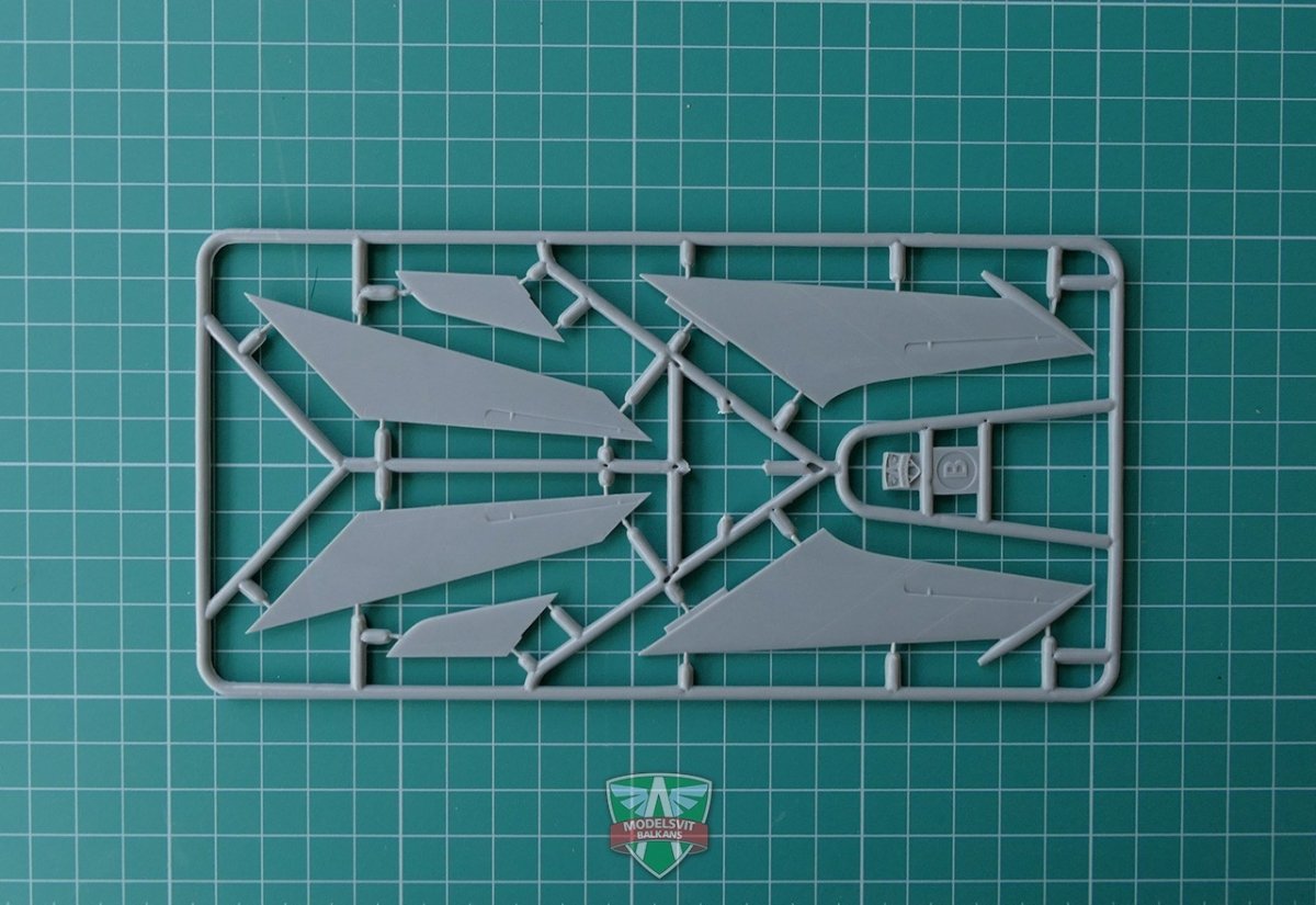 Modelsvit 72031 Yak-140 Prototype 1/72 – imagen 5