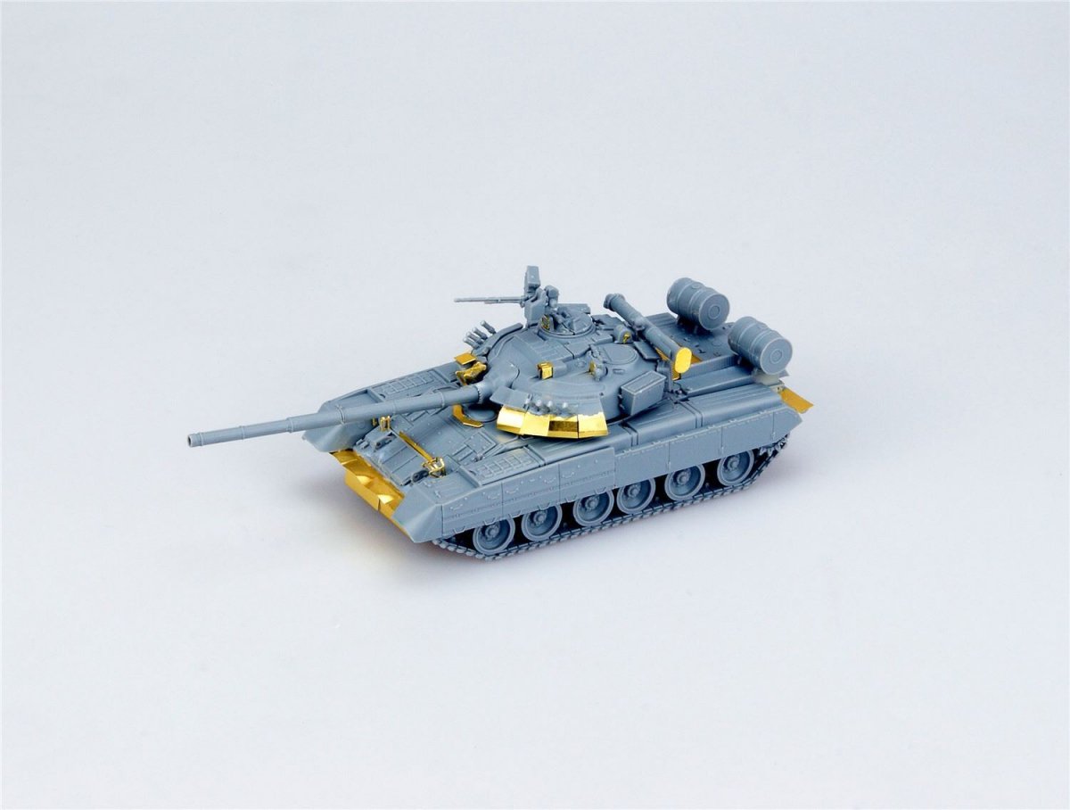 Modelcollect UA72028 T-80UD Main Battle Tank 1/72 – immagine 3