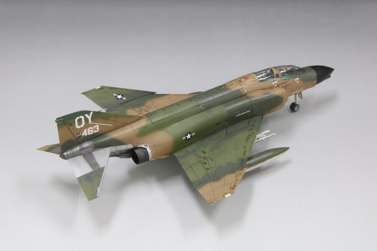 Fine Molds FP47S U.S. AIR FORCE F-4D Jet Fighter The First MiG Ace 1/72 – Bild 6