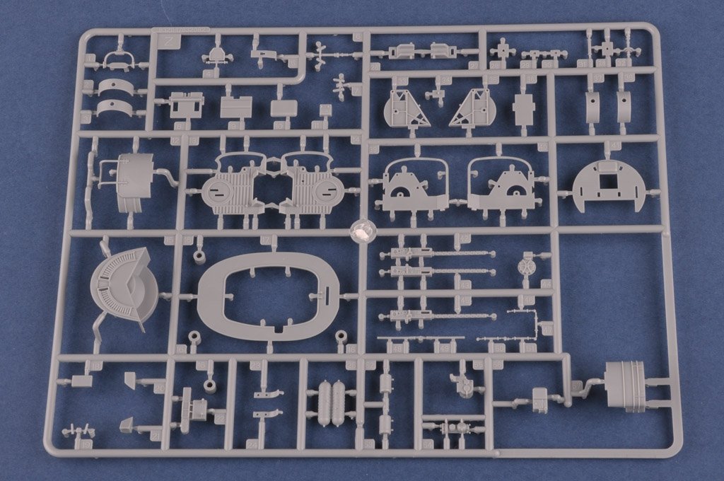Hobby Boss 83211 B-24J Liberator 1/32 – immagine 9