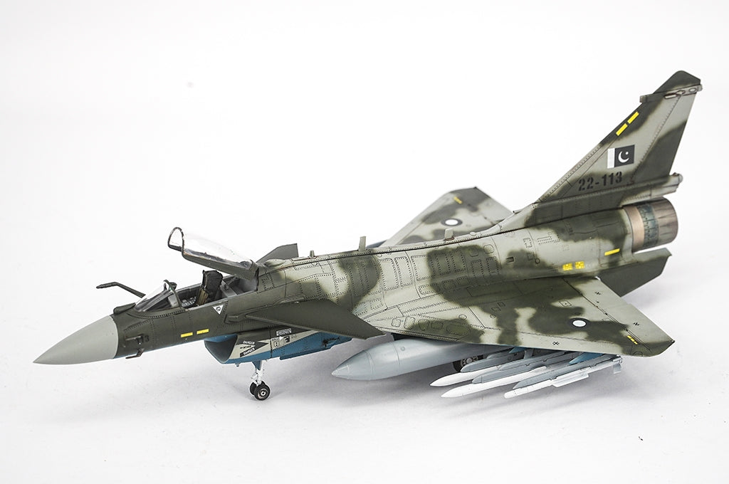 Trumpeter 01690 PAF J-10CE Multi-Role Fighter &amp; IAF Rafale 2 in 1 1/72