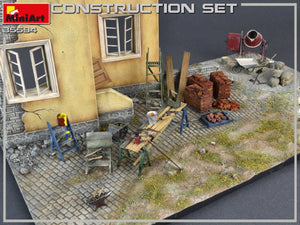 MiniArt 35594 Construction Set Kit: Ladders, Table, Buckets, Bricks, Cart, Anvil, Beams, Jack Stand &amp;amp; Tools 1/35 – imagen 5
