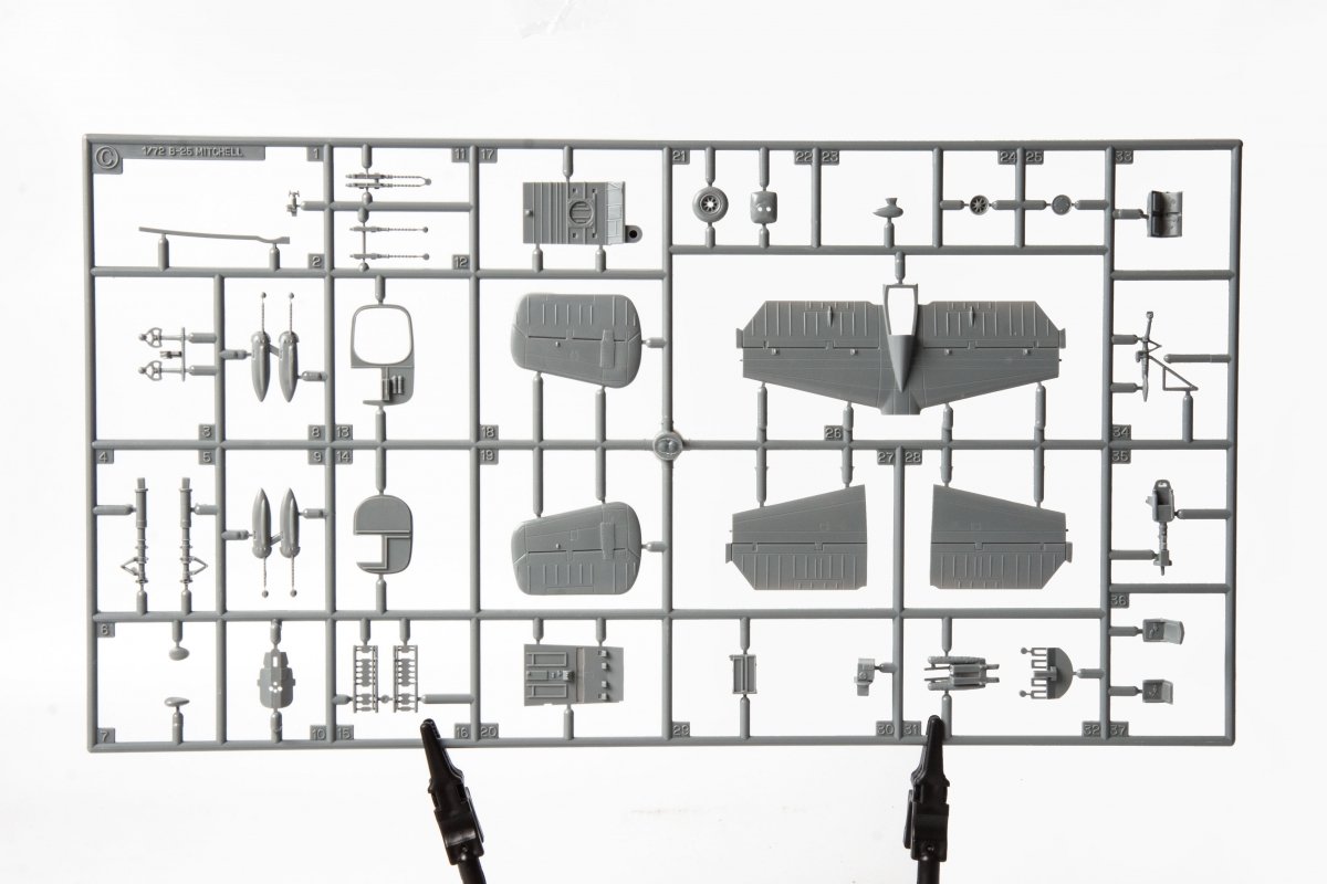 Eduard 7012 B-25J Mitchell STRAFER 1/72 – image 12
