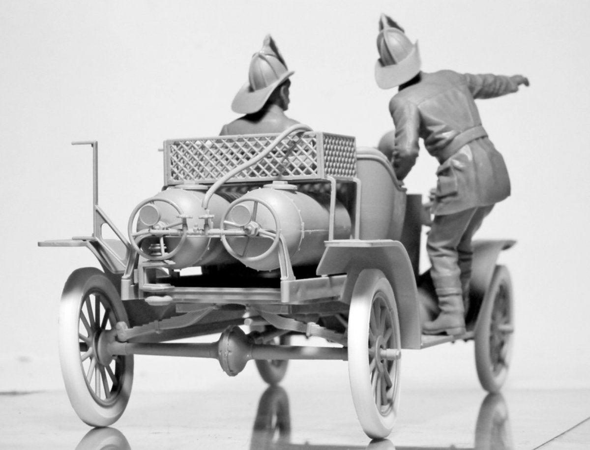 ICM 24006 American Fire Truck Crew (1910s) (2 figures) 1/24 – Bild 5