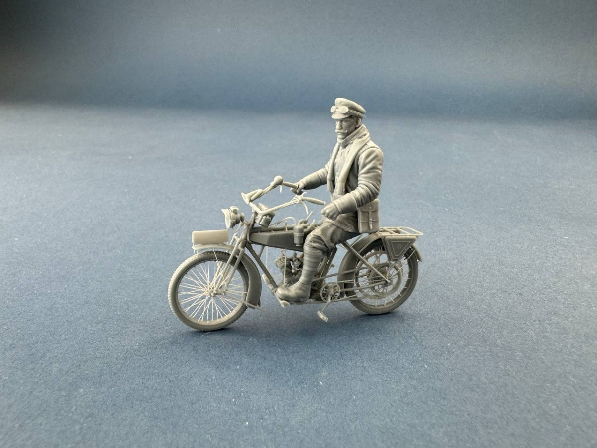 Copper State Models F35-056 German dispatch rider Standing with a motorcycle ( Motorcycle not included) 1/35 – Bild 3