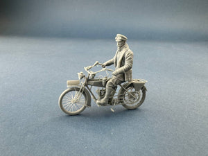 Copper State Models F35-056 German dispatch rider Standing with a motorcycle ( Motorcycle not included) 1/35 – Bild 3