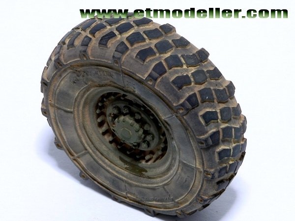 E.T. Model ER35-045 Modern US M1083 FMTV Standard Cargo Truck Weighted Road Wheels For TRUMPETER 1/35 – imagen 3