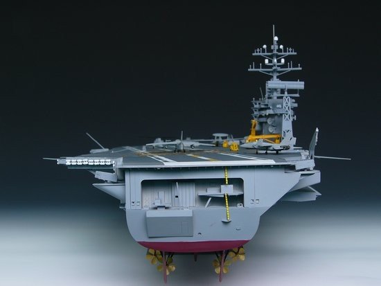 Trumpeter 05605 US CVN-68 Nimitz porte-avions 1975 (1/350) – image 2