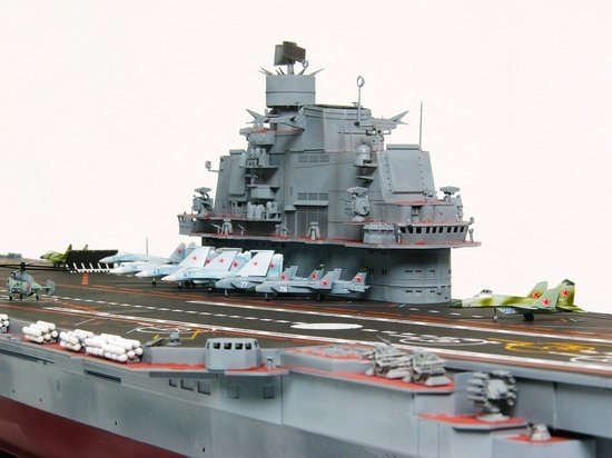 Trumpeter 05606 USSR Admiral Kuznetsov aircraft carrier 1/350 – imagen 9
