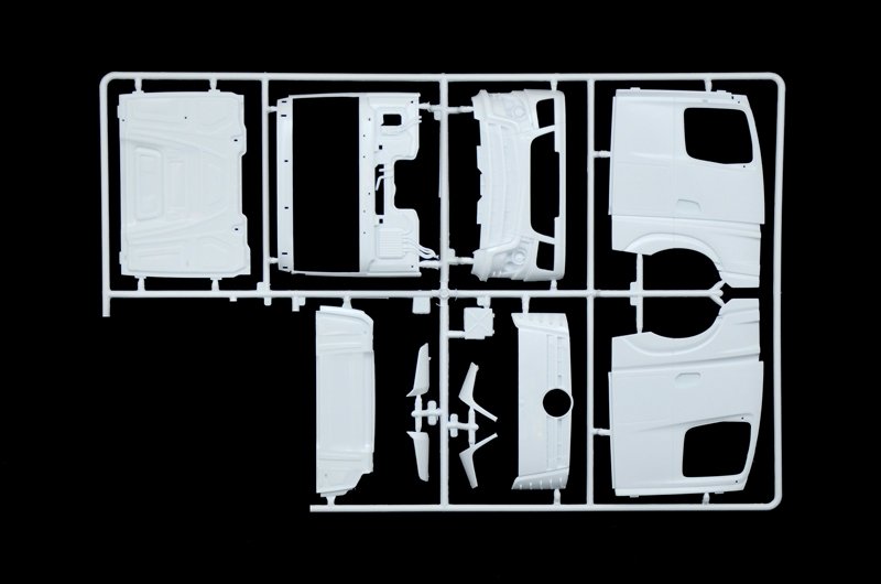 Italeri 3948 MERCEDES-BENZ MP4 BIG SPACE 1/24 – Bild 13