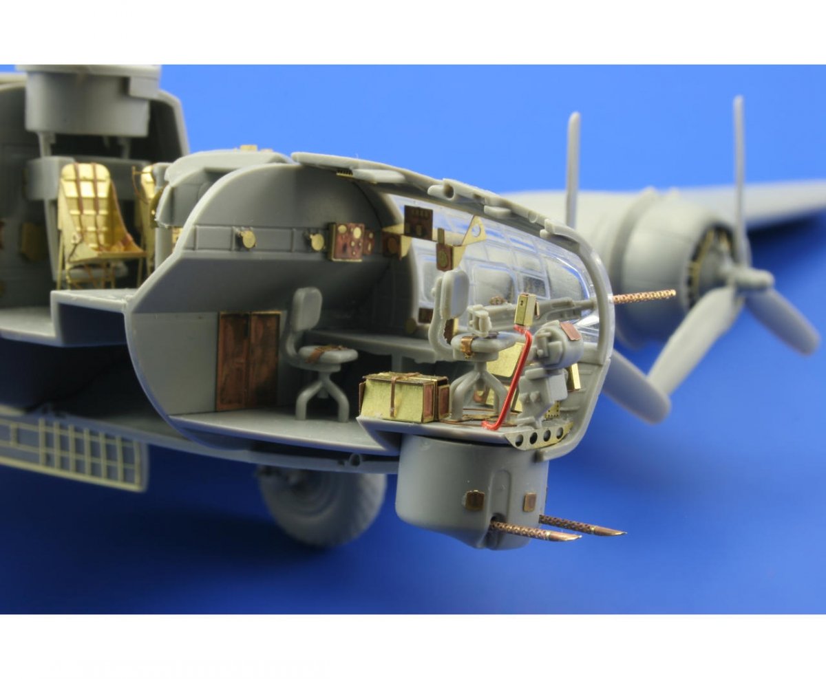 Eduard 73382 B-17G front interior 1/72 REVELL – Bild 3