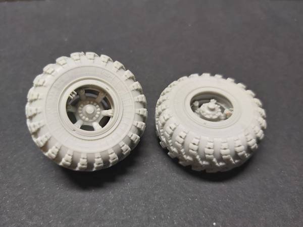 Panzer Art RE35-616 KRAZ-255B road wheels 1/35 – imagen 4