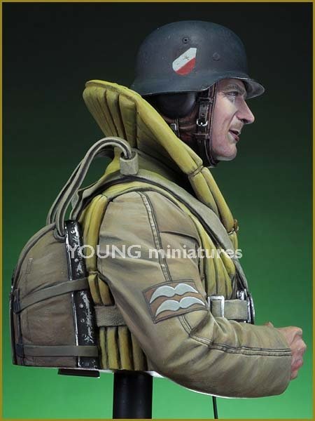 Young Miniatures YM1833 Luftwaffe Bomber Crewman, 1940 1/10 – zdjęcie 4