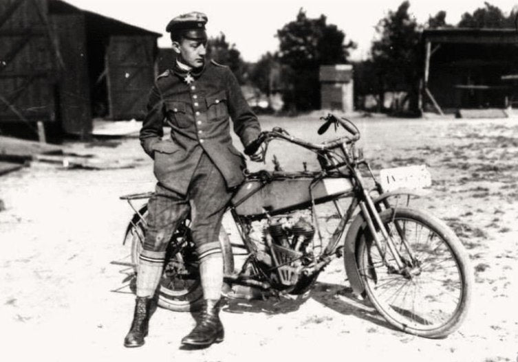Copper State Models F35-055 Werner Voss posing with a motorcycle ( Motorcycle not included) 1/35 – immagine 3