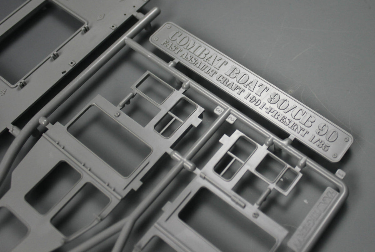 Tiger Model 6290 Sweden CB90 Fast Assault Craft 1991-present 1/35 – image 8