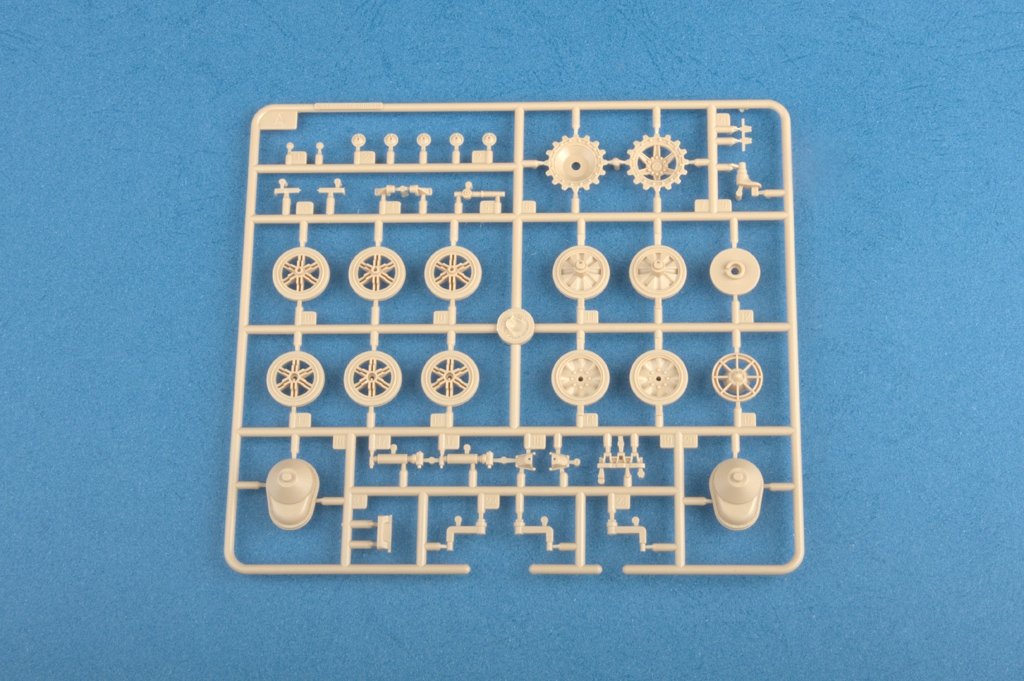 Hobby Boss 83804 Pz.Kpfw.I Ausf.F allemand (VK18.01) - Première version (1/35) – image 5