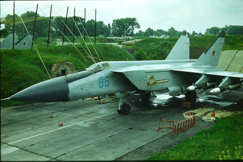 Uschi 3034 Scenic display: Russian PAG-Type Taxiway and Tarmac, Rectangular, BLAST WALL EDITION 1/72 – zdjęcie 6