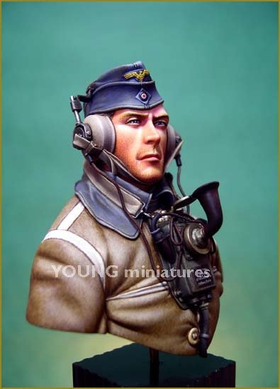 Young Miniatures YM1803-R German S-Boot crew 1/10 – immagine 3