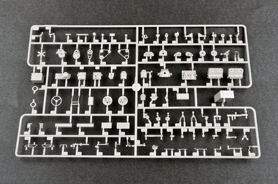 Trumpeter 01033 Zil-131V russe remorqué PR-11 SA-2 Guideline (1/35) – image 11