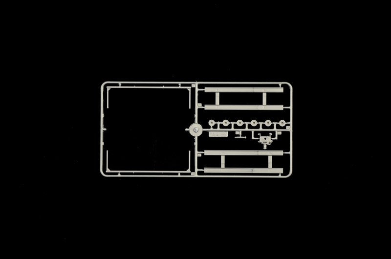 Italeri 3945 VOLVO F16 Globetrotter Canvas Truck with elevator 1/24 – imagen 9