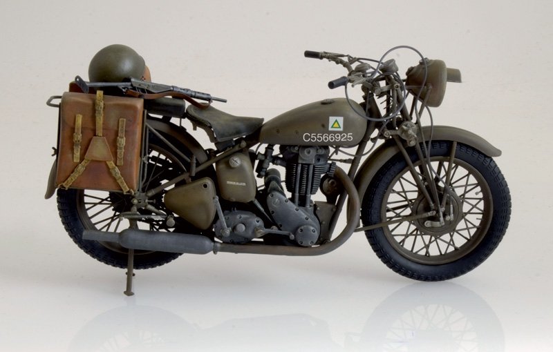 Italeri 7402 TRIUMPH 3HW – image 3