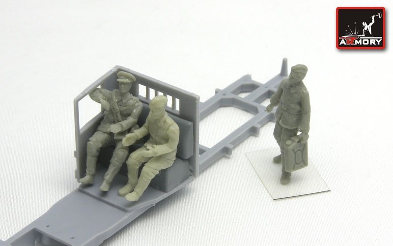Armory Models F7209 “…in the truck cab” Soviet officer & drivers (WWII) 1/72