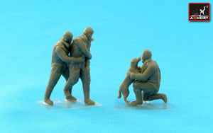 Armory Models F7224b RAF WWII crewman in high altitude outfit – “Friends” 1/72 – imagen 4