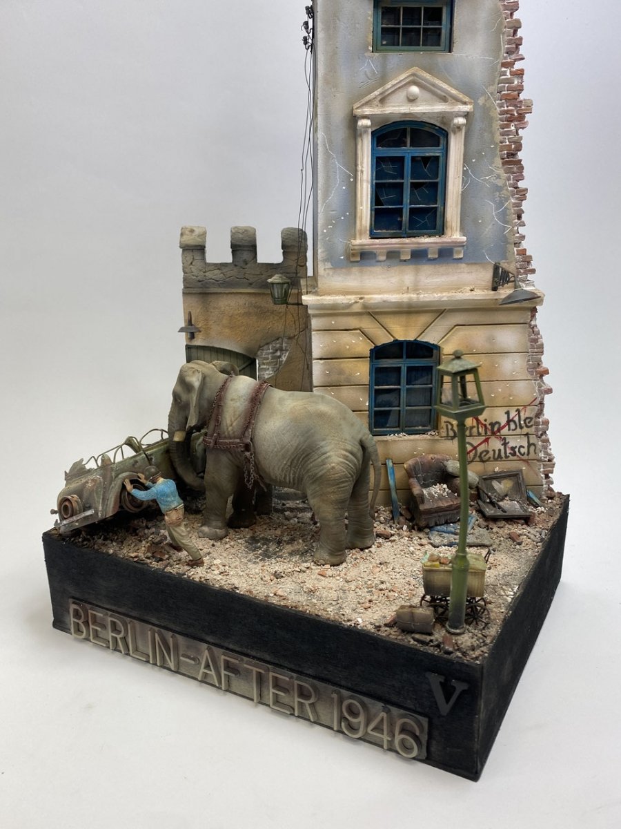 RT-Diorama 35025 Diorama-Base: German Town House 1/35 – imagen 4