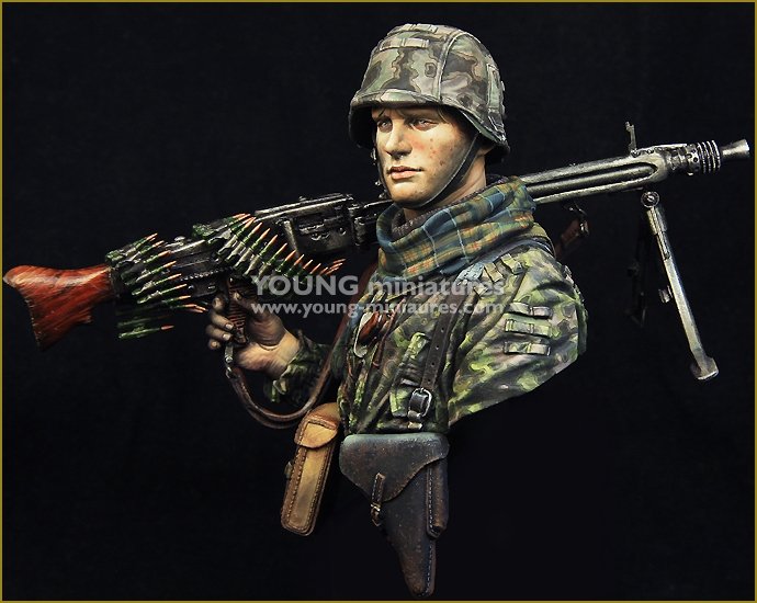 Young Miniatures YM1869 Waffen SS Young Machine Gunner 1944 1/10 – imagen 2