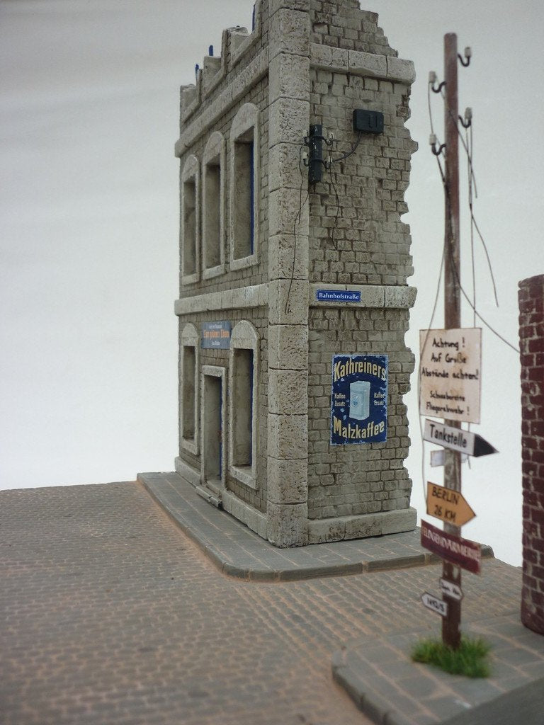 RT-Diorama 35197 Diorama-Base: &amp;quot;Street Corner&amp;quot; 1/35 – imagen 3