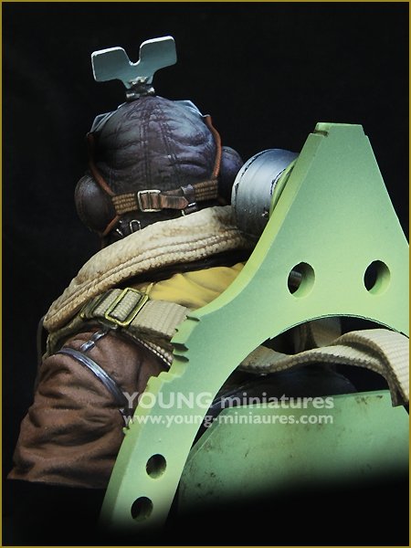 Young Miniatures YM1868 RAF Spitfire Mk.l Pilot WWll 1/10 – immagine 5