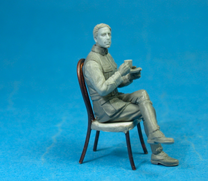 Copper State Models F32-050 French airman coffee with croissant 1/32 – immagine 2