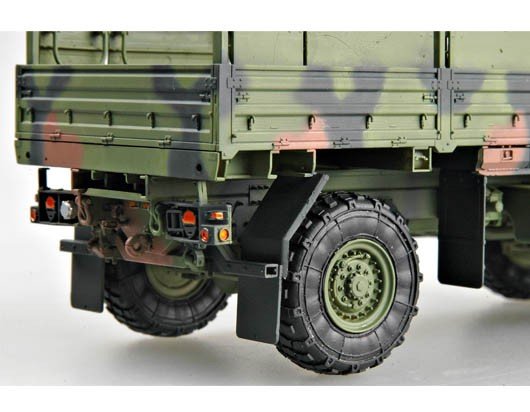 Trumpeter 01004 M1078 Light Medium Tactical Vehicle (LMTV) Standard Cargo Tru 1/35 – Bild 6