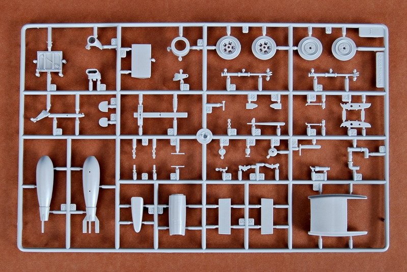 Trumpeter 02413 Spitfire MK.VI 1/24 – zdjęcie 15